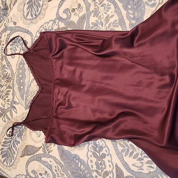 Slinky simple lingerie - Picture 4 of 5